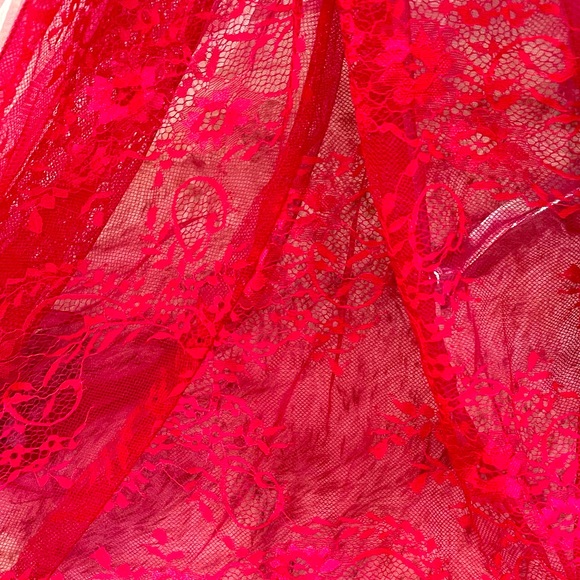 ONE OF A KIND! Red lace and sequin ball gown with neck line and train. - Picture 5 of 16